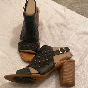 Born Havana Black sandals size 8